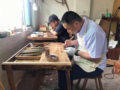 匠心筑夢(mèng)，示范引領(lǐng)——萬(wàn)少君工藝美術(shù)品設(shè)計(jì)工作室工匠示范基地與收藏品鑒定評(píng)估服務(wù)